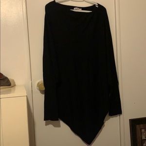 Oversized black geometric top